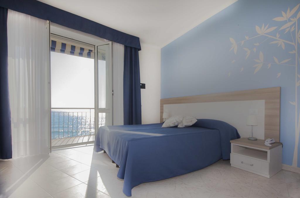 Hotel Bel Sit Alassio Rum bild