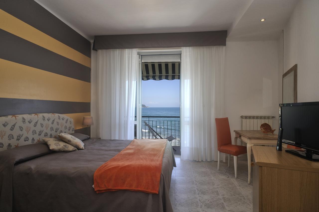 Hotel Bel Sit Alassio Exteriör bild